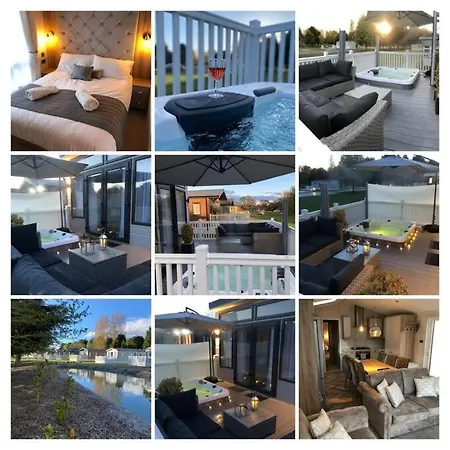 Roseberry With Hot Tub Holiday home York