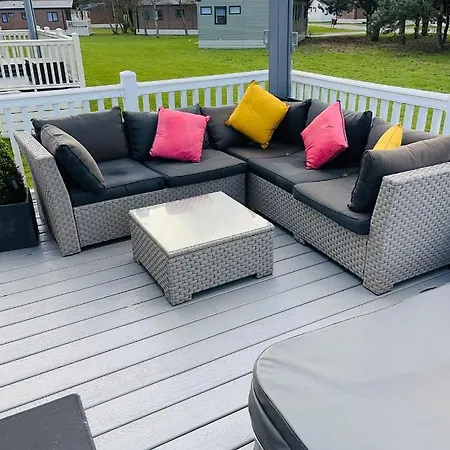 Roseberry With Hot Tub Holiday home York