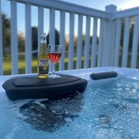 Roseberry With Hot Tub Holiday home