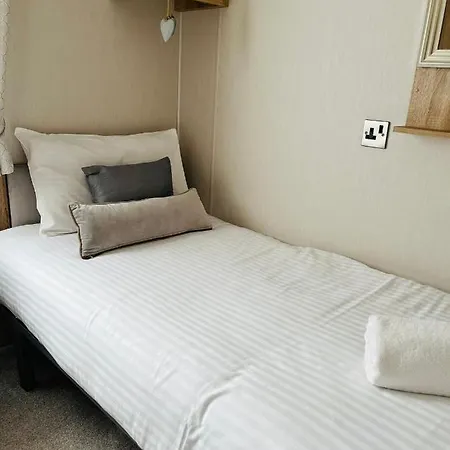 Roseberry With Hot Tub Holiday home