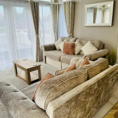 Roseberry With Hot Tub Holiday home *