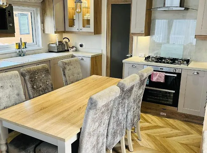 Roseberry With Hot Tub Holiday home