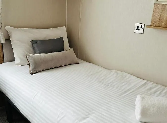 Roseberry With Hot Tub Holiday home