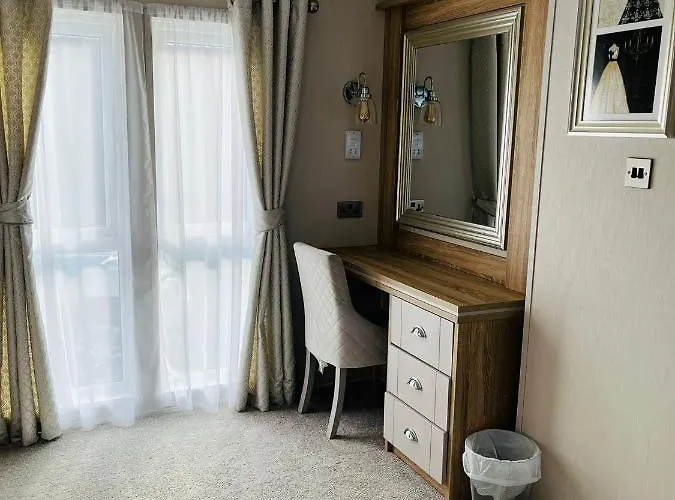 Roseberry With Hot Tub Holiday home *