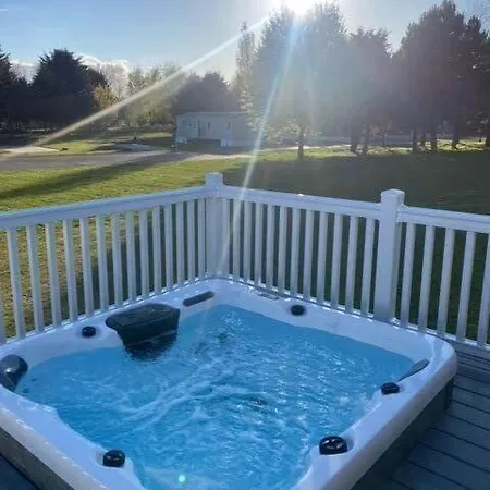 Nyaraló Roseberry With Hot Tub *